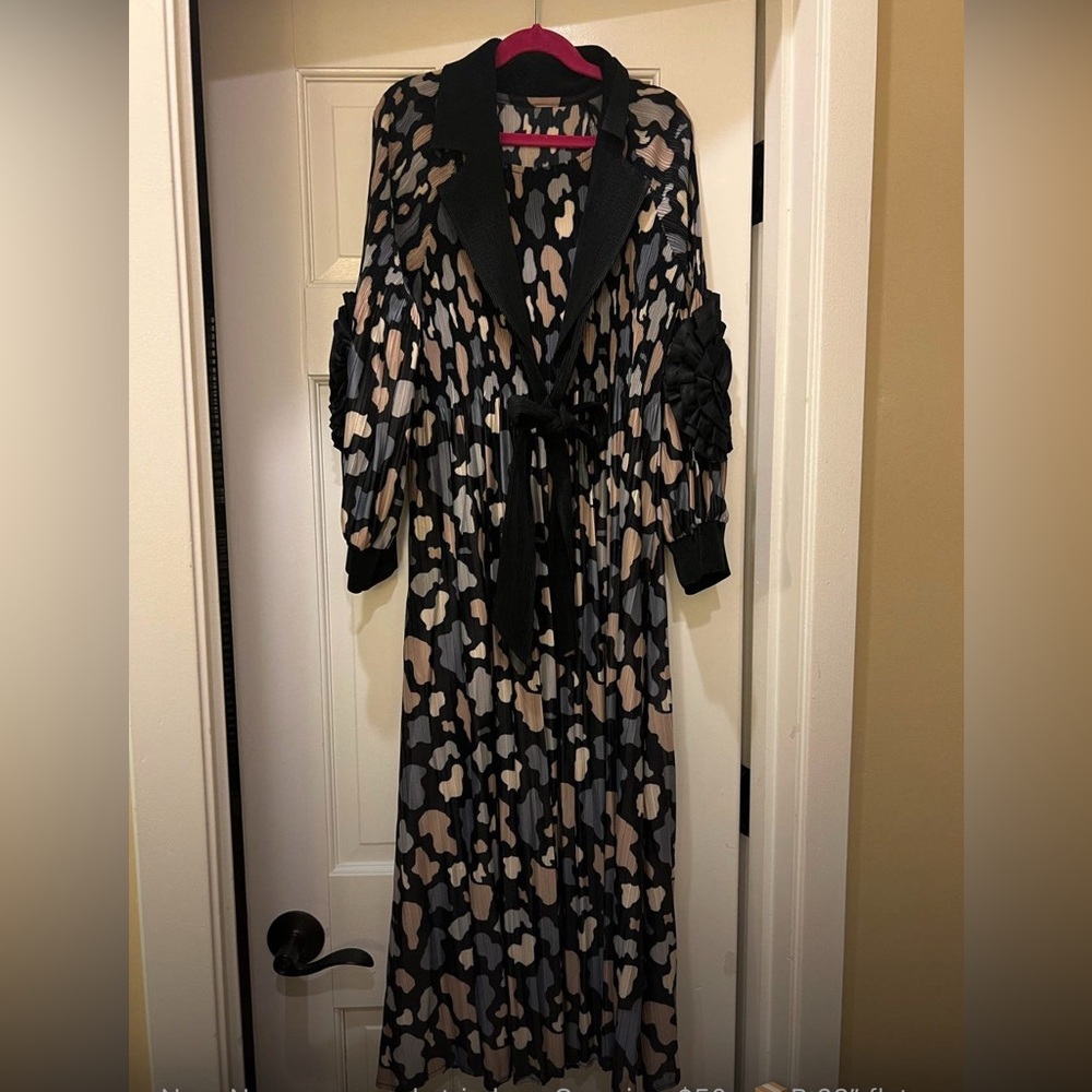 🆕 BOUTIQUE DRESS - Picture 2 of 3